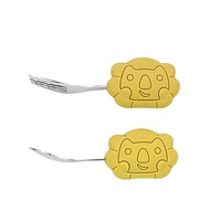 Nouvelle conception, cuillère colorée avec manche en silicone, fourchette-cuillère en acier inoxydable pour bébé, outil d'apprentissage doux pour nourrissons, ensemble cuillère-fourchette pour l'alimentation des bébés