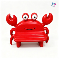Banc en fibre de verre moderne en forme de crabe de dessin animé, siège sculptural animal en PRV, écologique et durable pour centre commercial, parc à thème, intérieur et extérieur