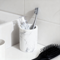 Ensemble de salle de bain de luxe en résine à texture marbrée, comprenant un distributeur de savon liquide, un porte-brosse à dents et un plateau de vanité pour la décoration de comptoir