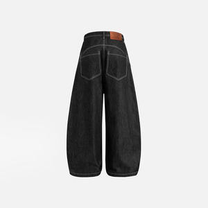 Jean baggy en denim brut personnalisé pour homme avec boucle de pompier et boutons, surpiqûres contrastantes blanches, coupe incurvée - Product Image 2