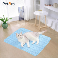 Tapis rafraîchissant pour animaux de compagnie en soie glacée personnalisé avec logo Petora, lavable, pour l'été, pour chats et chiens