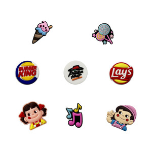 Ensemble de breloques de chaussures de dessin animé mignon pour chaussures Croc Fast Food Ice Cream Music Notes Characters Clog Charms pour fille - Product Image 3