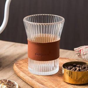 Taza de café de vidrio con diseño vertical de grano de madera, estilo moderno, para oficina, té y zumo, con aislamiento térmico. - Product Image 3