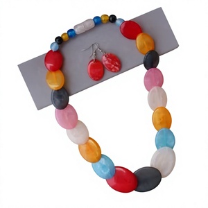 Parures de colliers élégantes en perles de jade vert et résine, bijoux haut de gamme pour femme, forme ronde et ovale, pièce maîtresse tendance - Product Image 4