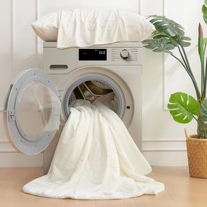 Edredón Refrigerante Tamaño Queen, Mantas Refrigerantes para Personas que Sienten Calor al Dormir <span class=keywords><strong>y</strong></span> Sudores Nocturnos, Edredón de Verano Color Crema para Cama Tamaño Queen - Product Image 4