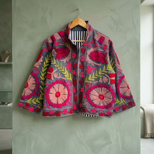 Veste réversible en coton tricoté d'hiver brodée à la main Suzani, motif floral vintage pour femmes - Product Image 3