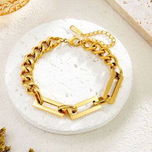 สร้อยข้อมือสแตนเลสสตีลชุบทอง 18K สไตล์ฮิปฮอปพังก์ พร้อมจี้สี่เหลี่ยมเล็กเรียบง่าย สำหรับผู้ชายและผู้หญิง - Product Image 3