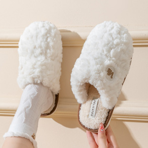 Chaussons d'intérieur et d'extérieur populaires pour hommes et femmes, automne-hiver, avec semelles épaisses antidérapantes et dessus en velours - Product Image 6