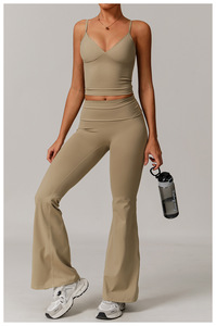 طقم رياضي صديق للبيئة قابل لإعادة التدوير مكون من قطعتين: توب قصير للجري وبنطلون يوجا واسع للنساء - Product Image 4