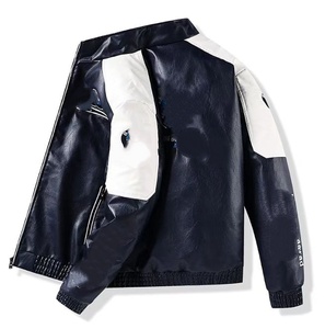 <span class=keywords><strong>Giacca</strong></span> da <span class=keywords><strong>Moto</strong></span> da <span class=keywords><strong>Uomo</strong></span> Autunno Inverno OEM <span class=keywords><strong>in</strong></span> <span class=keywords><strong>Pelle</strong></span> PU Ricamata Antivento con Colletto Alto - Product Image 4