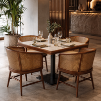 Ensemble complet de mobilier éco-responsable pour restaurants et cafés, avec tables et chaises en bois et métal, sièges banquette et comptoir de bar