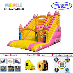 Château gonflable de conte de fées Roi, Reine, Princesse, toboggan sec à une voie, avec tourelle jaune et rose et personnages royaux de dessin animé - Product Image 2