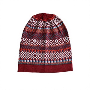 Gorro de Punto Geométrico Unisex, Gorro de Invierno Cálido, Estilo Étnico con Patrón Rojo, Azul y Blanco, para Adultos - Product Image 1