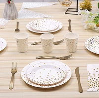 L'ensemble de décoration de fête d'anniversaire jetable sur le thème New Dot White comprend une serviette de plateau de tasse en papier avec effet bronzant
