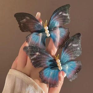 Barrettes à cheveux <span class=keywords><strong>papillon</strong></span> transparentes tendance pour femmes, épingles à cheveux en fausses perles de fée pour mariage et coiffures quotidiennes - Product Image 2