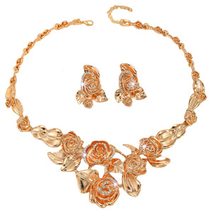 Juego de Collar y Aretes de Metal con Incrustaciones de Circonitas Blancas y Aleación de Zinc Dorado, Estilo Europeo y Americano, Gran Venta - Product Image 5
