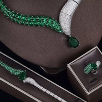 Parure de bijoux de mariée de luxe avec collier serpent émeraude, collier ras-du-cou en zircon cubique, boucles d'oreilles pendantes, bracelet et bague