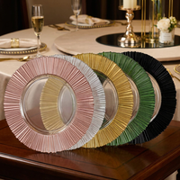 Assiettes de présentation en verre rayées de 13 pouces, texture côtelée de luxe nordique, bord doré, pour décoration de banquets de mariage - Vente en gros