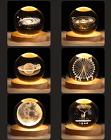 Vente en gros lampe de nuit boule de cristal gravée en 3D décorations lumineuses veilleuses à base de led cadeaux en bois 60 à la mode moderne 0.5