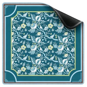 Tapete de Mahjong Acrílico Moderno con Diseño Floral de Clavel Rojo y Azul, Rejilla de Rombo Azul Claro, Personalizable, Antideslizante y con Reducción de Ruido - Product Image 4