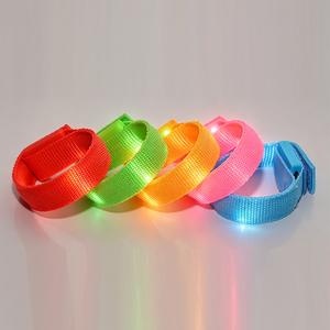 สายรัดข้อมือ LED กระพริบสำหรับกิจกรรมกลางแจ้ง ชาร์จผ่าน USB เหมาะสำหรับการตั้งแคมป์ เดินป่า วิ่ง และกิจกรรมกลางคืน - Product Image 5