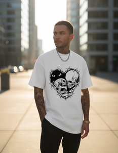 T-shirt unisex con stampa di cuori e teschi, bianco e nero, stile semplice, manica corta, girocollo, vestibilità regolare, 100% cotone - Product Image 2