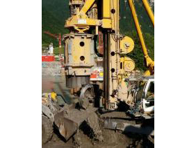 Hochleistungs-Hydraulik-Drehbohrgerät KR165C mit <span class=keywords><strong>159</strong></span> kW für Tieffundamentbau - Product Image 2