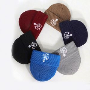 Bonnet tricoté uni d'hiver avec revers, style Y2K, brodé, 100% acrylique, avec logo personnalisé - Product Image 1