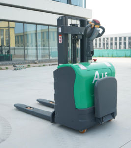 Volledig elektrische heftruck, elektrische stapelwagen, loopbare elektrische stapelwagen, vorkheftruck, zelfladende stapelwagen, duurzaam - Product Image 1