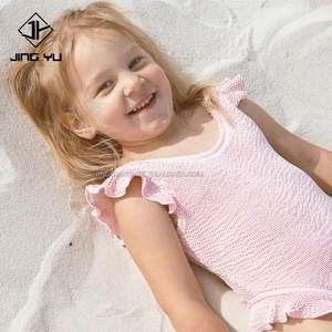 Traje de Baño de una Pieza para Niñas al por Mayor con Tirantes Cruzados en la Espalda y Volantes, Certificado 50+, con Cuello de Volantes - Product Image 2