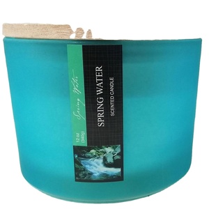 Bougie vintage parfumée givrée, avec couvercle en bois aimanté et en matériau de cire de soja, pot de luxe pour la saint-valentin et les vacances - Product Image 6