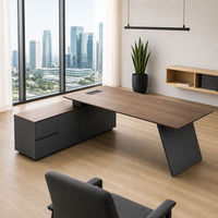 Bureau de direction moderne en forme de L avec armoire latérale, table en bois grainé pour bureau d'entreprise