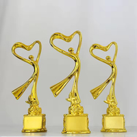 Trophée personnalisé en résine dorée de 26 cm de hauteur représentant une danseuse, idéal pour les concours de danse, de gymnastique et d'art.