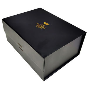 Emballage de boîte-cadeau de luxe personnalisé avec impression magnétique en feuille d'or noire avec emballage intérieur en satin - Product Image 1