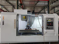 Centre d'usinage de tournage vertical CNC VMC1370 Centre d'usinage CNC Fraiseuse CNC à quatre axes et cinq axes