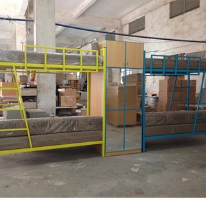 Lits superposés scolaires robustes en bois vert et métal jaune - Product Image 5