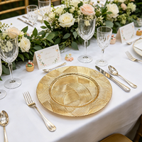Assiettes de présentation rondes classiques de 13 pouces en plastique PP doré durable et pigmenté pour mariages de luxe, anniversaires, hôtels – Fujian, Chine