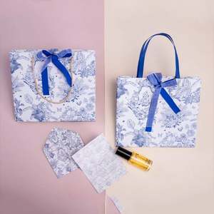 Sac en papier cadeau réutilisable de grande taille KM personnalisé, sacs de shopping blancs pliables avec ruban nœud papillon - Product Image 2