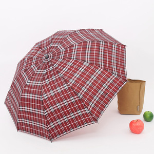 Venta al por mayor Checker Umbrellas para la lluvia plegable promocional tres paraguas de lluvia manual plegable - Product Image 5