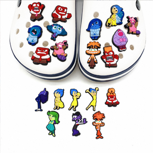 Personaggi dei cartoni animati Sneakers scarpe Charms sandali con bottone originale scarpe spille regali per gli <span class=keywords><strong>amici</strong></span> - Product Image 3