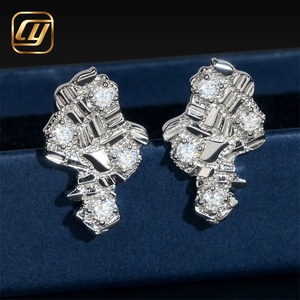 Boucles d'oreilles clous en moissanite irrégulière entièrement pavée, en argent sterling S925, style Iced Out, testées au diamant, stock en gros - Product Image 2