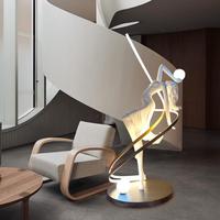 Sculpture de danseuse grandeur nature blanche, statue de luxe créative, lampe de sol décorative pour canapé et chambre