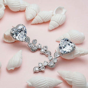 Boucles d'oreilles pendantes en or blanc E1406, motif cœur, serties de cristaux et strass, pour mariage, romantiques, bijoux pour femme - Product Image 5