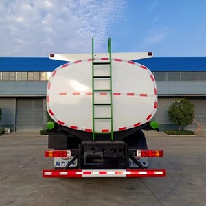 Camion-citerne FAW 8x4 robuste de 25 m³ pour le transport de produits dangereux et de carburant (diesel et essence) - Product Image 4