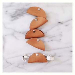 Enrouleur de câbles imprimé avec logo, idéal pour les câbles d'écouteurs, garde-les bien rangés - Product Image 1