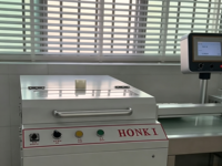 Machine de découpe automatique de lattes de stores en bois avec mesure automatique et coupeur à longueur fixe pour lattes de stores en bois, bambou, PVC, PS