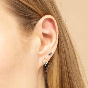 Boucles d'oreilles baguette en pierre de zircon bleu cercle plaqué or massif 18 carats - Product Image 4