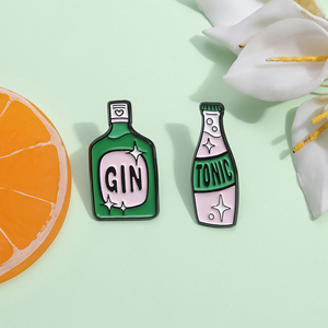 Dibujos animados "Gin Tonic" cóctel esmalte broche botella amor mochila insignia Ropa Accesorios regalo joyería para amigos - Product Image 3