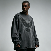 Sweat-shirt oversize à col rond délavé à l'acide, imprimé Kornit DTG graphique Corbeau sur branche, multi-déchirures, bords bruts, style streetwear