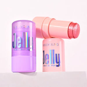 Iluminador en Barra de Larga Duración Tipo Gel Ligero que Ilumina y Realza el Tono de la Piel - Product Image 3